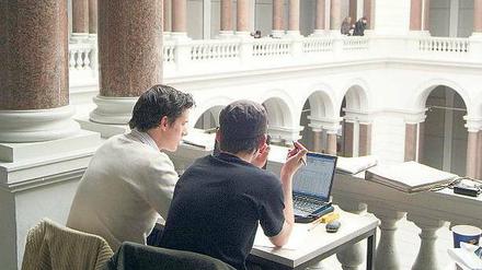 Lernen in der Kleingruppe. In manchen Studiengängen gibt es weniger als 20 Studierende pro Jahr. 