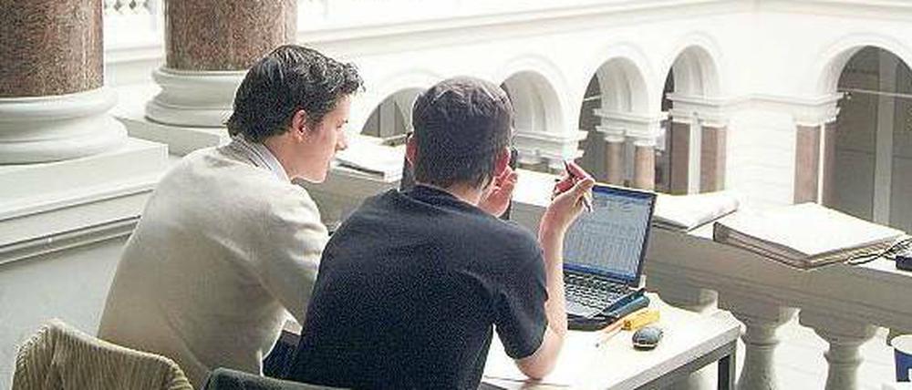 Lernen in der Kleingruppe. In manchen Studiengängen gibt es weniger als 20 Studierende pro Jahr. 