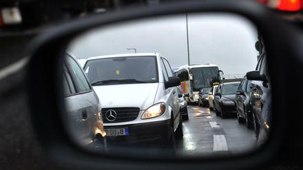 Bloß nicht die Nerven verlieren. Es staut sich in der Stadt.
