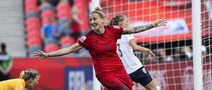 Anja Mittag bejubelt ihren Führungstreffer gegen Norwegen.