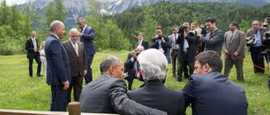 Azzurro und Alpenpanorama weiß-blau: Italiens Premier Renzi in Elmau (rechts) mit IWF-Chefin Christine Lagarde und US-Präsident Obama.