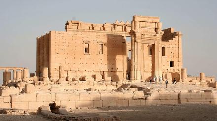 Der Baal-Tempel. Die Löcher in der Fassade rühren von eisernen Klammern, die man in späterer Zeit entwendet hat, um das Metall anderweitig zu verwenden. Der IS hat ihn 2015 gesprengt.