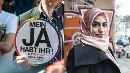 Wie steht die Berliner Koalition zur Ehe für alle? Darf Betül Ulusoy ihr Referendariat im Rathaus Neukölln absolvieren? Um diese Fragen geht es am Dienstag.