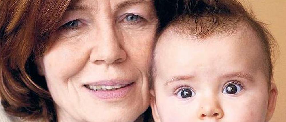 Familienmensch. Annegret R. hat mit ihrer erneuten Schwangerschaft eine bundesweite Diskussion ausgelöst. Hier ist die heute 65-Jährige auf einem Archivbild aus dem Jahr 2005 zu sehen – mit ihrem 13. Kind, das damals fünf Monate alt war. 