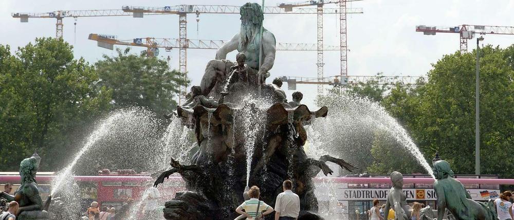 Neues am Neptunbrunnen vor dem Roten Rathaus. Bürger sollen über die Historische Mitter Berlins diskutieren.