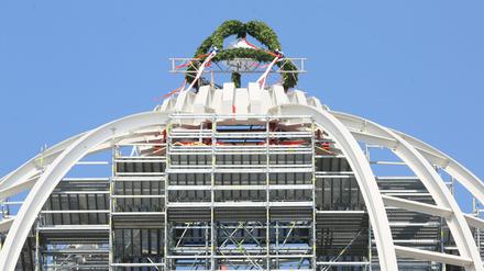 Die Kuppel mit Richtkrone des Berliner Stadtschlosses.