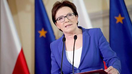Polens Regierungschefin Ewa Kopacz verkündete am Mittwoch den Rücktritt von drei Ministern, nachdem Ermittlungsakten zu einer Abhöraffäre im Internet aufgetaucht waren.