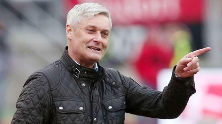 Eintracht Frankfurt: Armin Veh packt wieder den Container aus.