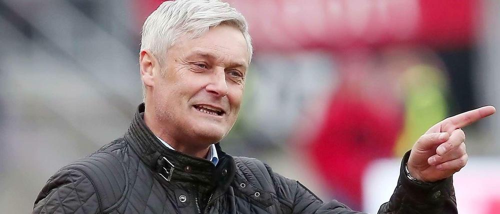 Eintracht Frankfurt: Armin Veh packt wieder den Container aus.
