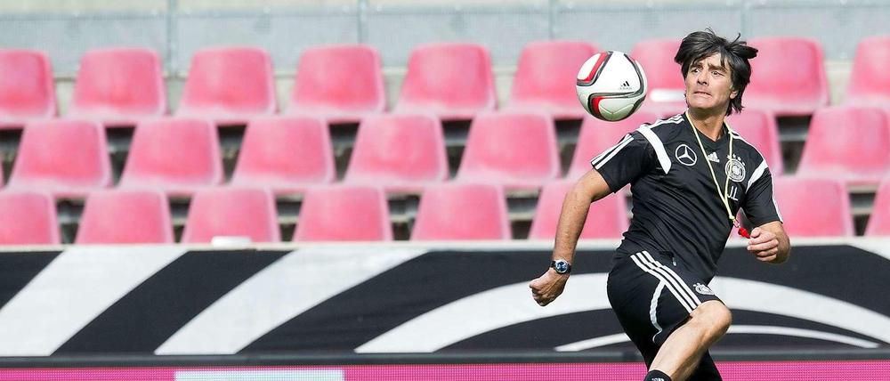 Verrät Bundestrainer Joachim Löw heute bereits die Startaufstellung für das Gibraltar-Spiel?