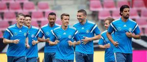 Ein letztes Mal anschwitzen, dann geht es los mit dem EM-Qualifikationsspiel zwischen Deutschland und Gibraltar.