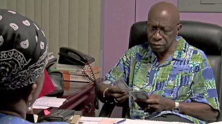 Mit Geld kennt Jack Warner sich aus.