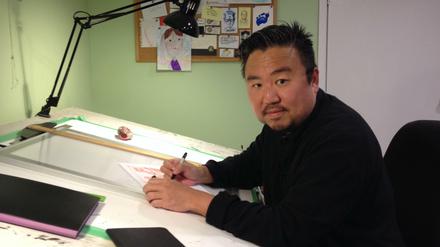 Im Atelier: Michael Cho an seinem Arbeitsplatz im Keller des Hauses in Toronto, das er mit seiner Familie bewohnt.