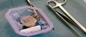 Vor der Operation. Herzschrittmacher werden vermehrt eingesetzt, weil die Zahl der herzinsuffizienten Patienten stetig wächst.