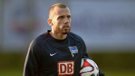 Weiterhin im Hertha-Dress? John Heitinga will zu Ajax Amsterdam wechseln, doch der angebotene Vertrag entspricht anscheinend nicht seinen Vorstellungen.