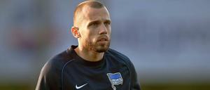 Weiterhin im Hertha-Dress? John Heitinga will zu Ajax Amsterdam wechseln, doch der angebotene Vertrag entspricht anscheinend nicht seinen Vorstellungen.
