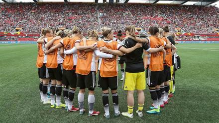 Kreislauf. Die deutsche Fußball-Nationalmannschaft der Frauen genießt bei der Weltmeisterschaft in Kanada plötzlich größere Aufmerksamkeit – wie immer zu den Turnieren. Und plötzlich wird über sie und ihre Sportart wieder kontrovers diskutiert.