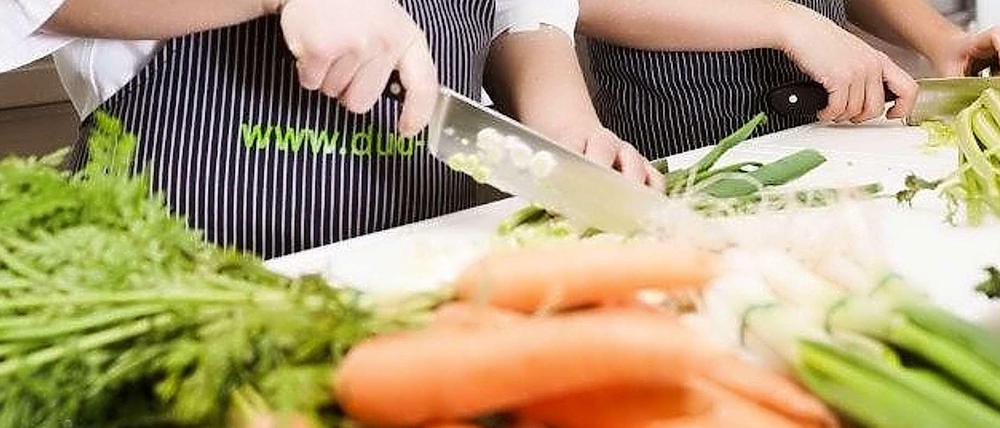 Die Diakonischen Unternehmensdienste (DUd) bieten Menschen mit Behinderung eine berufliche Perspektive. Zwei Mensen betreibt die gemeinnützige Gesellschaft und versorgt Leipziger Betriebe mit Speisen.