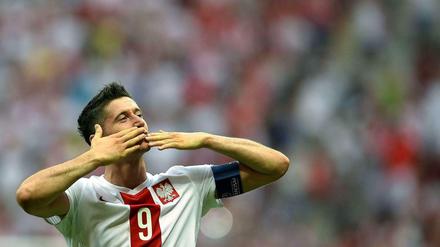 Drei Tore in vier Minuten: Der polnische Angreifer Robert Lewandowski hat das Ergebnis kurz vor dem Abpfiff deutlich in die Höhe geschraubt.