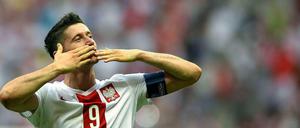 Drei Tore in vier Minuten: Der polnische Angreifer Robert Lewandowski hat das Ergebnis kurz vor dem Abpfiff deutlich in die Höhe geschraubt.