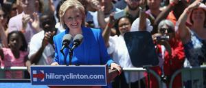 Hillary Clinton trat in New York erstmals öffentlich als Präsidentschaftskandidaten für die Wahl 2016 auf.