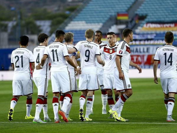 Die deutsche Fußballnationalmannschaft nach dem 7:0 gegen Gibraltar im EM-Qualifikationsspiel in Faro.