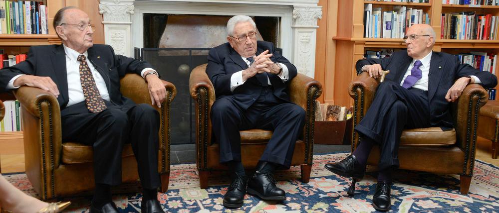 Preisträger und Preisnamensgeber unter sich: Hans-Dietrich Genscher, Henry A. Kissinger und Giorgio Napolitano am Mittwoch in der Villa der American Academy am Wannsee.