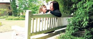 Gefährliches Erbe. Doreen Thiel ist glücklich mit ihrer Tochter Stella. Doch auch sie könnte die Genmutation in sich tragen. 