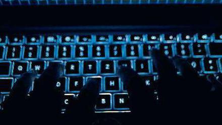 Unbekannter Spion. Russland soll hinter vielen Cyberattacken stecken.