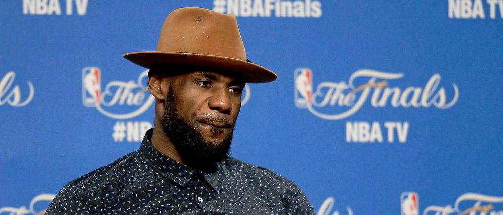 Unvollendet mit Hut: LeBron James ist enttäuscht nach der Finalniederlage mit Cleveland gegen Golden State.