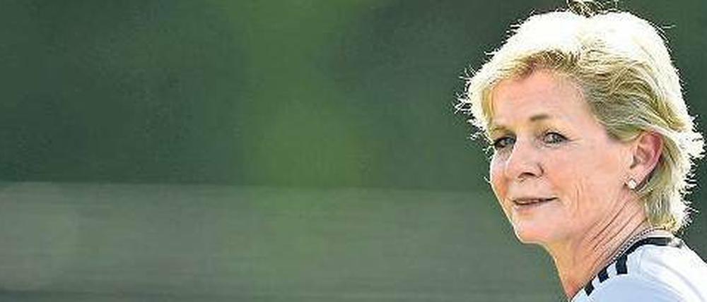 Neuer Auftritt. Silvia Neid ist in Kanada überaus entspannt – auch vor dem Achtelfinale am Samstag gegen Schweden. Foto: dpa/Jaspersen