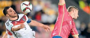 Zentrale Rolle. Kevin Volland (links) war auf der Außenbahn vom Spiel abgeschnitten, mit ihm als falschen Neuner vorne lief es besser. 