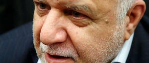 Der iranische Ölminister Bijan Zangeneh vor Gesprächen der OPEC. Der Iran stände angesichts des geringen Ölpreises und der politisch motivierten Überproduktion aus Saudi Arabien auch nach einem Wegfall der Sanktionen unter finanziellem Druck. 