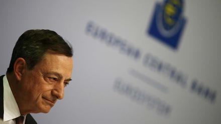 EZB-Präsident Mario Draghi: Seine Ankündigung im Jahr 2012, die EZB werde notfalls unbegrenzt Staatsanleihen kaufen, um Finanzspekulationen gegen den Euro zu stoppen, war Auslöser des Streits. 