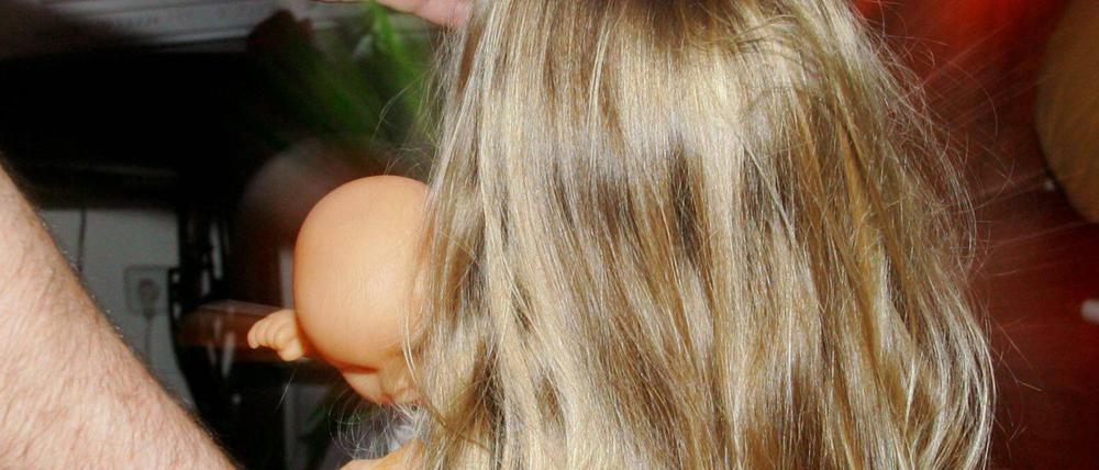 In Augsburg ist ein Kinderarzt angeklagt. Er soll mehrere Kinder sexuell Missbraucht haben.