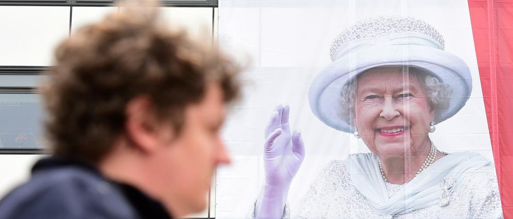Winke, winke. Die TU begrüßt die Queen bereits mit einem großen Banner. Hier wird Elizabeth II. am Donnerstag zu Gast sein. 