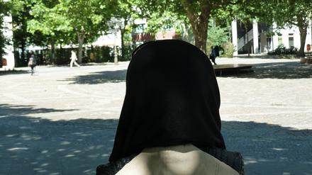 Kopftugträgerinnen sind oft neugierigen Blicken ausgesetzt. 