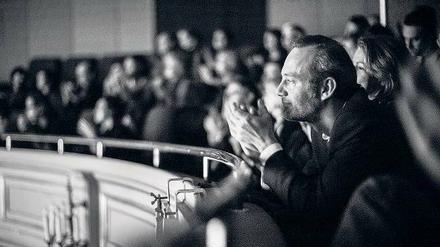 Gebannt. Michael Althen 2010 – ausnahmsweise nicht im Kino, sondern im Deutschen Theater Berlin.