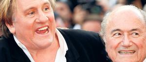Kinogänger. Gerard Depardieu (links) und Joseph Blatter präsentierten den Propaganda-Film des Weltverbandes in Cannes. An den Kassen floppt er. 