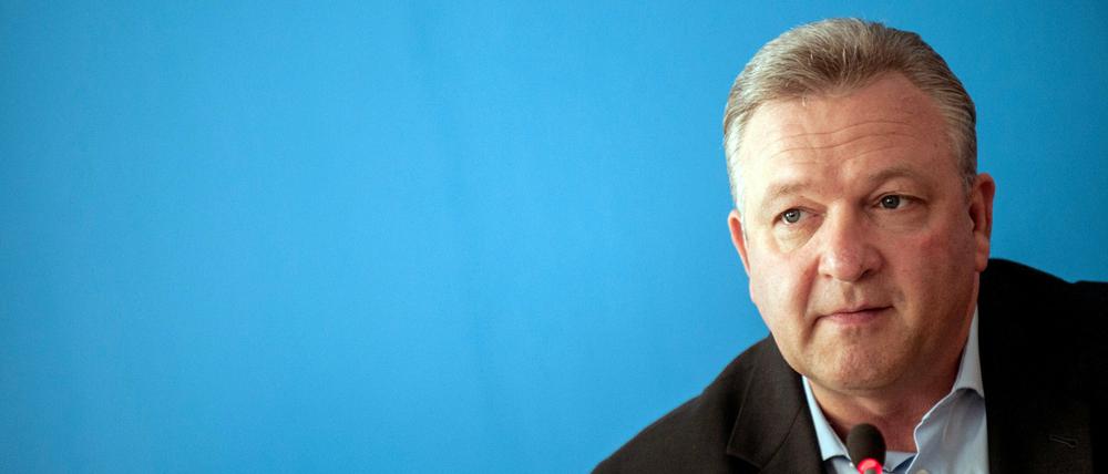 Frank Henkel (CDU) schweigt zur Ehe für alle. 