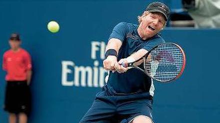 Einprägsame Technik. Der Spielstil von Jim Courier hat Wiedererkennungswert. Am nächsten Wochenende tritt er damit in Berlin auf.