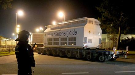 Garantiert umstritten. Ein Castor-Transport trifft in Gorleben ein. Das Foto stammt von 2011. Es dürfte wohl der letzte Transport gewesen sein, der im zentralen Zwischenlager im Wendland angekommen ist.