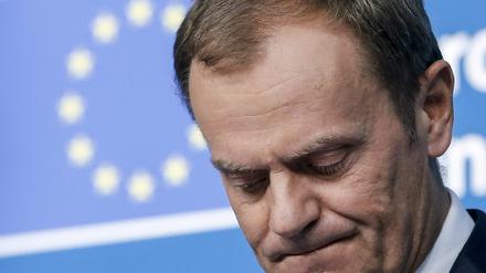Donald Tusk, Präsident des Europäischen Rates, ist aufs höchste besorgt und beruft einen Sondergipfel zu Griechenland ein.