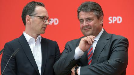 Heiko Maas (l.) war Sigmar Gabriels wichtigster Mann beim kleinen Parteitag der SPD. Der Bundesjustizminister erklärte den Delegierten seinen Sinneswandel beim Thema Vorratsdatenspeicherung.