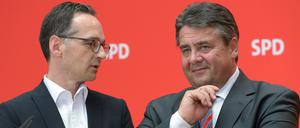 Heiko Maas (l.) war Sigmar Gabriels wichtigster Mann beim kleinen Parteitag der SPD. Der Bundesjustizminister erklärte den Delegierten seinen Sinneswandel beim Thema Vorratsdatenspeicherung.