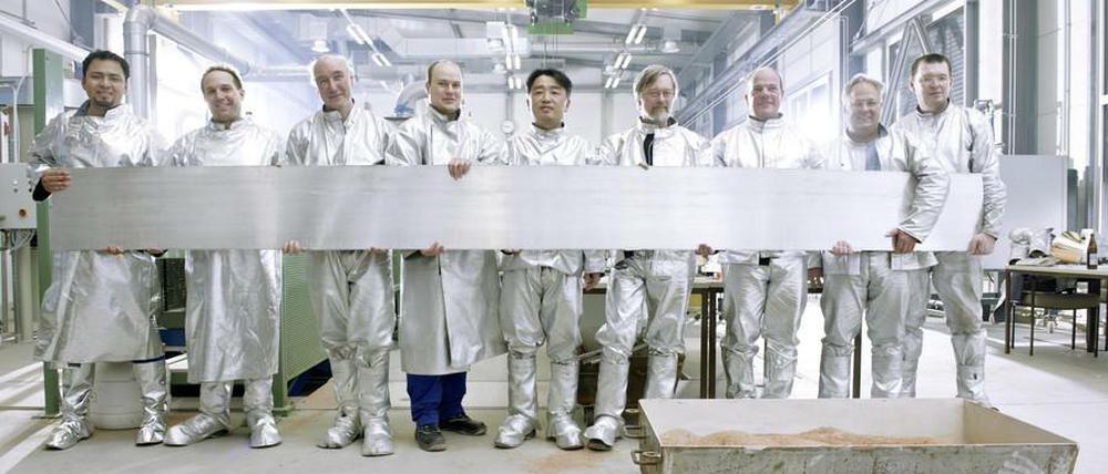Großes Thema. Forscher am Helmholtz-Zentrum Geesthacht forschen am Auto der Zukunft aus Magnesium.