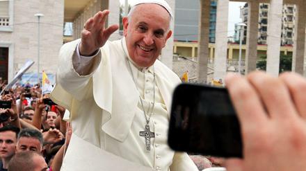Jetzt bloß nicht auf Facebook posten: Papst Franziskus warnt vor übermäßigem Gebrauch sozialer Netzwerke.