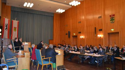 Im Sitzungssaal der BVV im Rathaus Zehlendorf geht es schon mal hoch her
