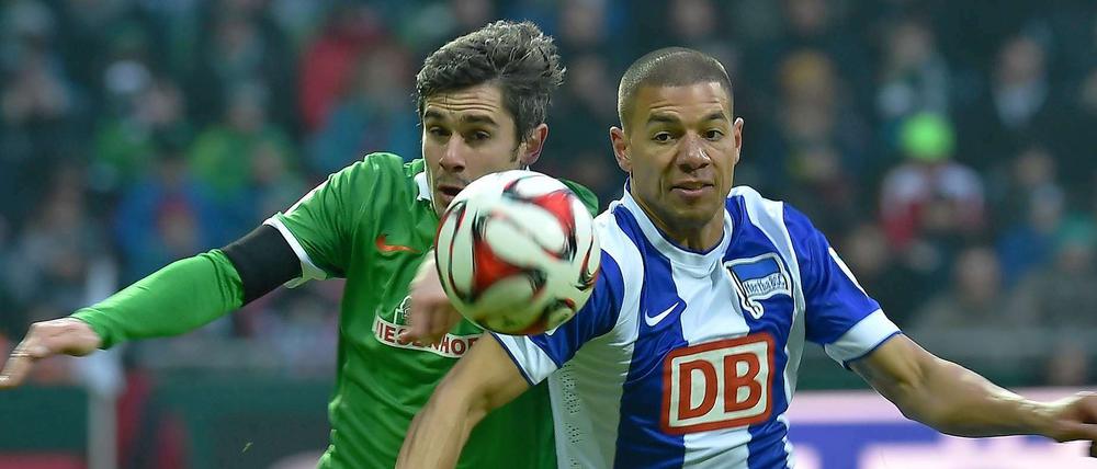 Keine ganz so gute Zeit war es. Marcel Ndjeng (rechts) im Hertha-Trikot.