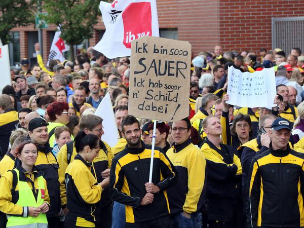 "Ick bin sooo sauer": Rund 2000 Post-Mitarbeiter nahmen am Dienstag an der Demonstration zum aktuellen Tarifstreit bei der Post teil.